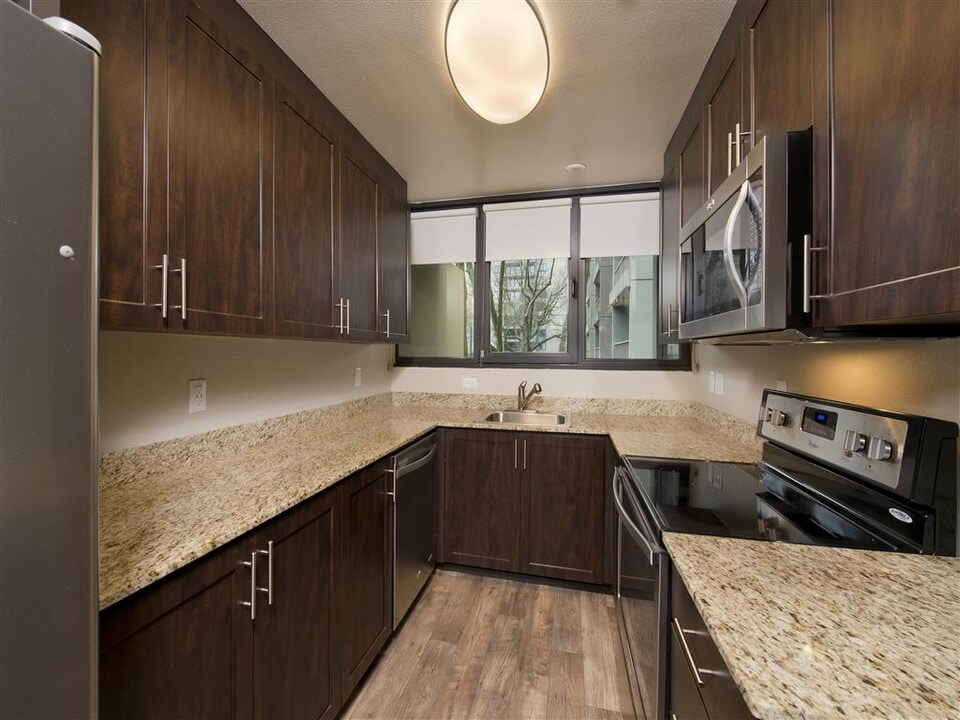 Harrison Tower Apartment Homes in Portland, OR - Foto de edificio