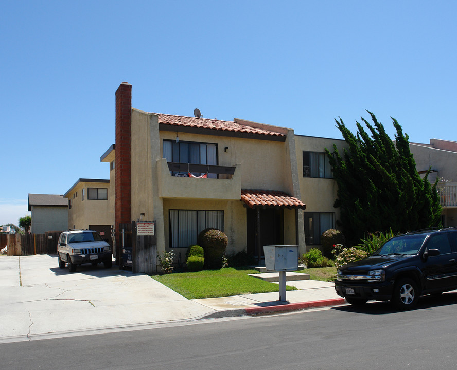 16652 Dolores St in Huntington Beach, CA - Building Photo