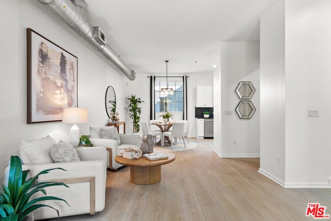 property at 5350 Playa Vista Dr