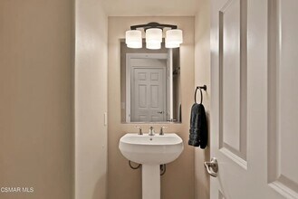 2367 Chiquita Ln in Thousand Oaks, CA - Building Photo - Building Photo