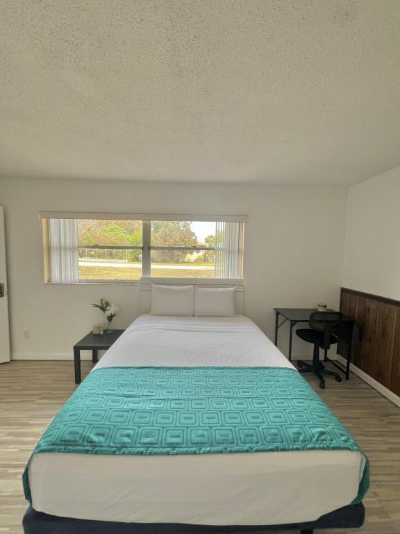 property at 1214 Fairlane Ct