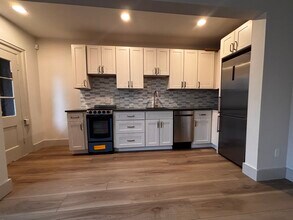 30 Trumbull St, Unit 30-2 in New Haven, CT - Building Photo - Building Photo