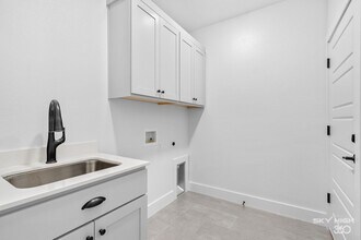 2196 N Woodlark Ln in Fayetteville, AR - Building Photo - Building Photo
