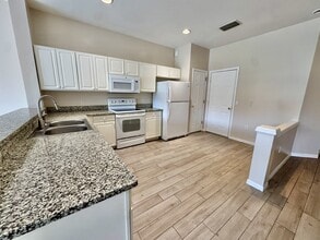 912 Hampton Cir in Naples, FL - Foto de edificio - Building Photo
