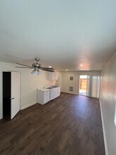 9822 Acacia Ave in Garden Grove, CA - Foto de edificio - Building Photo
