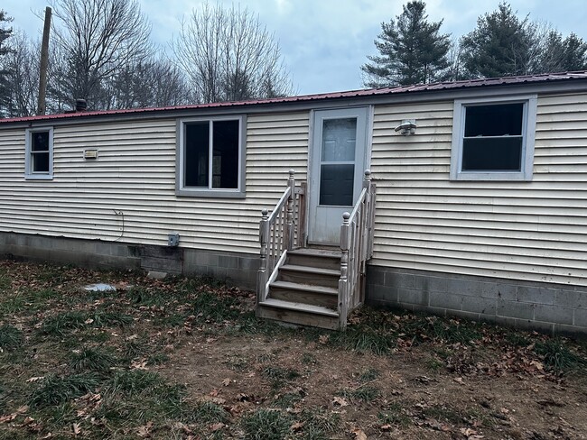 154 Simpson Rd in Buxton, ME - Foto de edificio - Building Photo