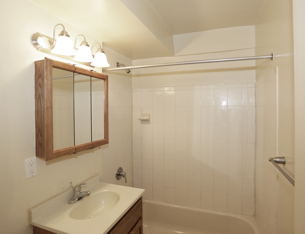 Maple Crest Apartments at Williston Park in Williston Park, NY