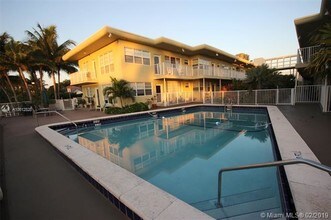 350 S Shore Dr-Unit -14 in Miami Beach, FL - Foto de edificio - Building Photo