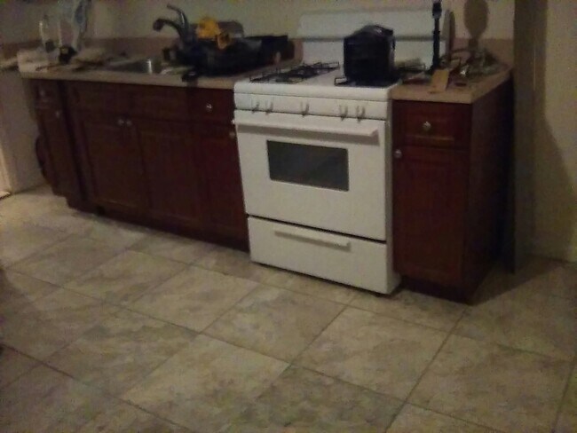 132 Heald St in Carteret, NJ - Building Photo - Building Photo