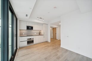 35 Parliament St in Toronto, ON - Building Photo