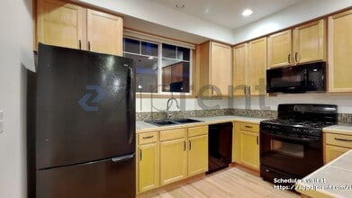 12047 33rd Ave NE in Seattle, WA - Foto de edificio - Building Photo