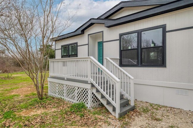 176 Whispering Pines Dr in Bastrop, TX - Building Photo - Building Photo