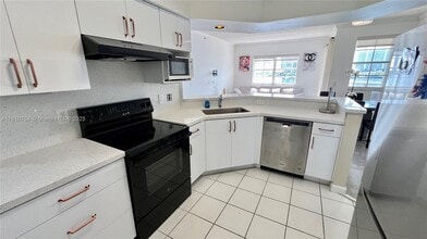 3255 NE 184th St, Unit # 12408 in Aventura, FL - Building Photo - Building Photo