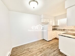 211 S Green St in Madrid, IA - Foto de edificio - Building Photo