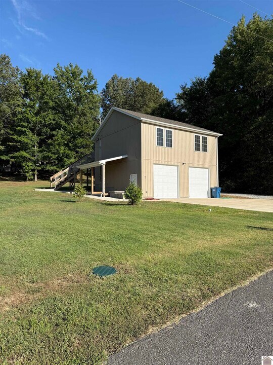 45 Willow Dr in Gilbertsville, KY - Building Photo