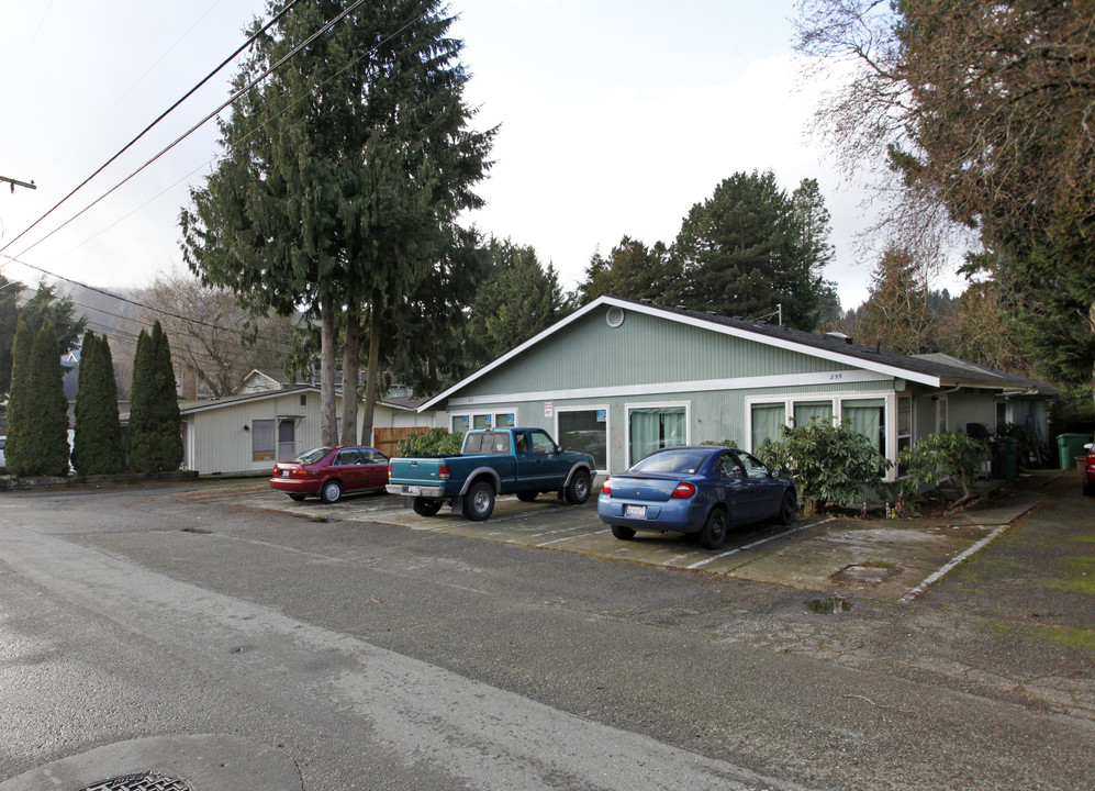 195 1st Ave NW in Issaquah, WA - Building Photo