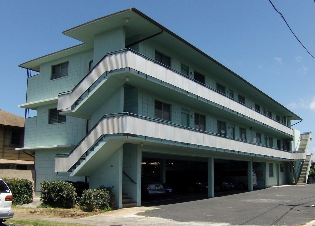 Olekele Ave in Honolulu, HI - Building Photo