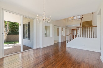 674 Via de Tierra in Thousand Oaks, CA - Foto de edificio - Building Photo