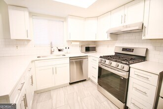 34 Little Silver Ct in Smyrna, GA - Foto de edificio - Building Photo