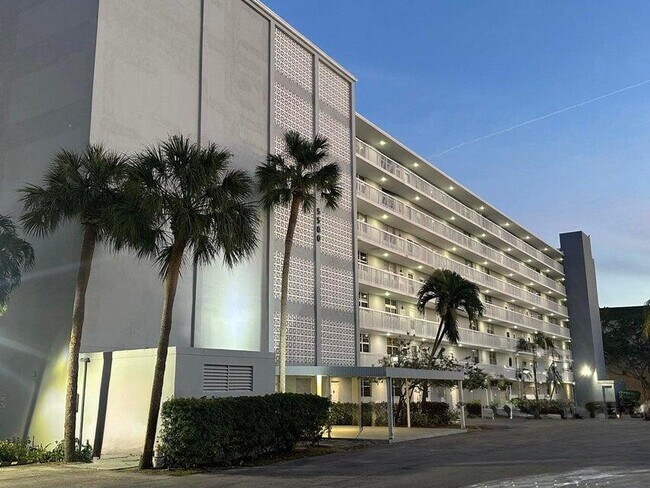 5500 NW 2nd Ave in Boca Raton, FL - Building Photo - Building Photo