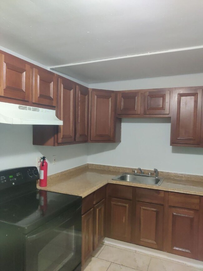 384 Tilghman St in Allentown, PA - Building Photo - Building Photo