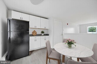 8113 Lyons Ave in Philadelphia, PA - Building Photo - Building Photo