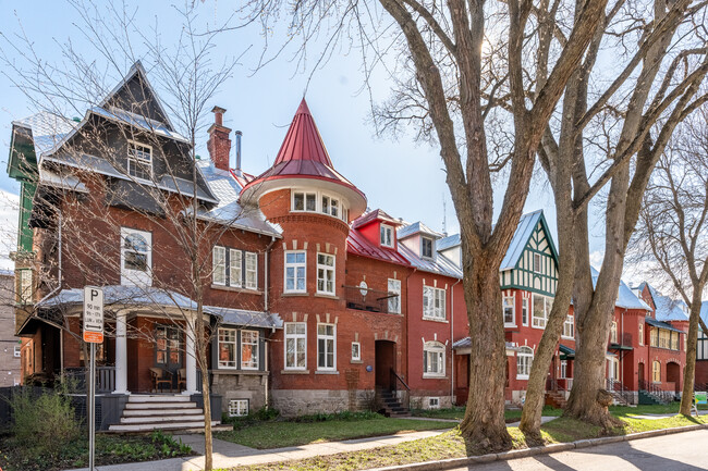 1075 Du Parc Av in Québec, QC - Building Photo - Primary Photo