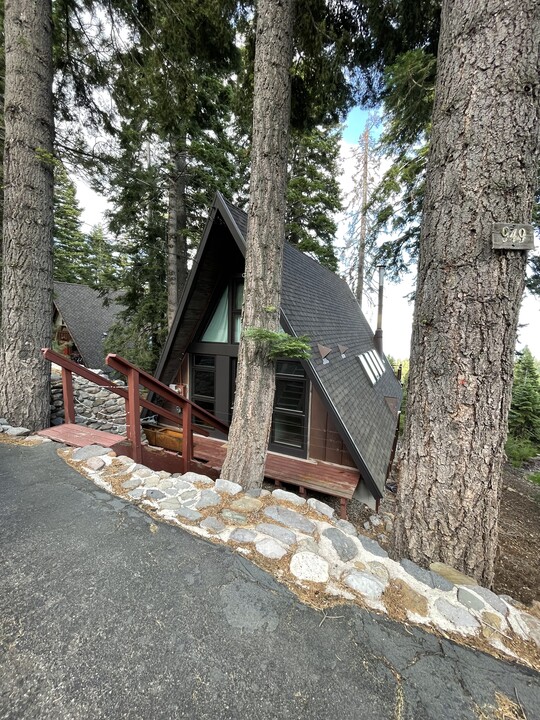 949 Skyline Dr in Tahoe City, CA - Building Photo