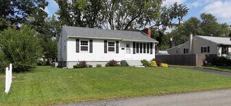 22 Hanifin Ave in Colonie, NY - Building Photo