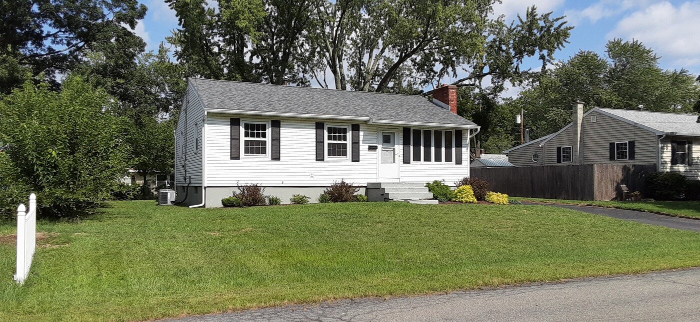 22 Hanifin Ave in Colonie, NY - Foto de edificio