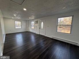 20 Andrea Ct in Gloucester Township, NJ - Building Photo
