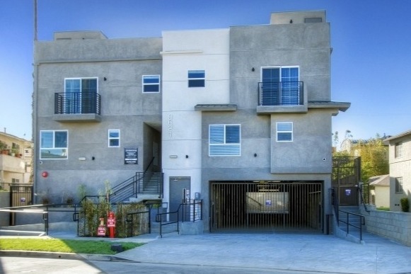 ST Towhhomes at Ramsgate in Los Angeles, CA - Building Photo - Building Photo