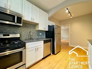 2315 N Rockwell St, Unit b3 in Chicago, IL - Building Photo - Building Photo