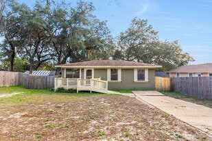 400 31st St in Niceville, FL - Building Photo