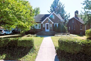 1507 E Oakland Ave in Bloomington, IL - Building Photo
