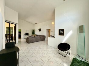 8491 Heather Pl in Boynton Beach, FL - Foto de edificio - Building Photo