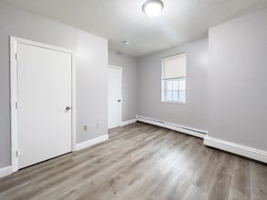 572 Essex St in Lawrence, MA - Building Photo - Building Photo
