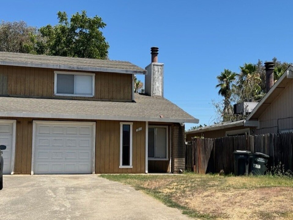 7339-7341 Gigi Pl in Sacramento, CA - Building Photo
