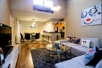 18350 Hatteras St, Unit 208 in Tarzana, CA - Building Photo - Building Photo