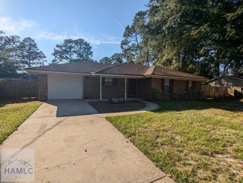 623 Westmoreland St in Hinesville, GA - Building Photo