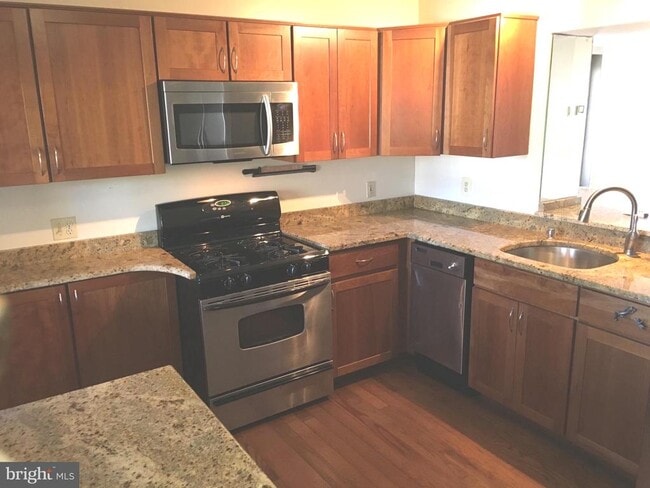 2336 Fairview Terrace in Alexandria, VA - Building Photo - Building Photo