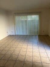 Delta Cove Apartments in Stockton, CA - Foto de edificio - Building Photo