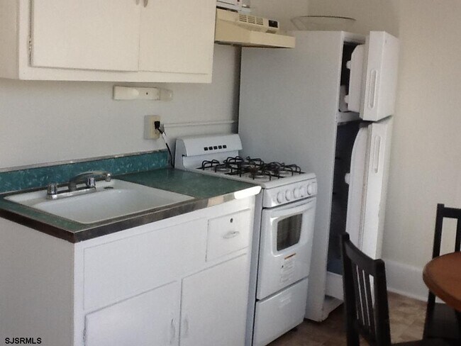 9317 Monmouth Ave in Margate City, NJ - Building Photo - Building Photo