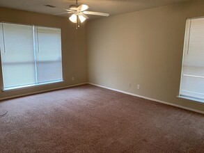 1006 Poppets Way in Crosby, TX - Building Photo - Building Photo