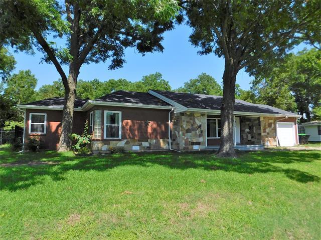 224 S Sherman St in Pilot Point, TX - Building Photo - Building Photo