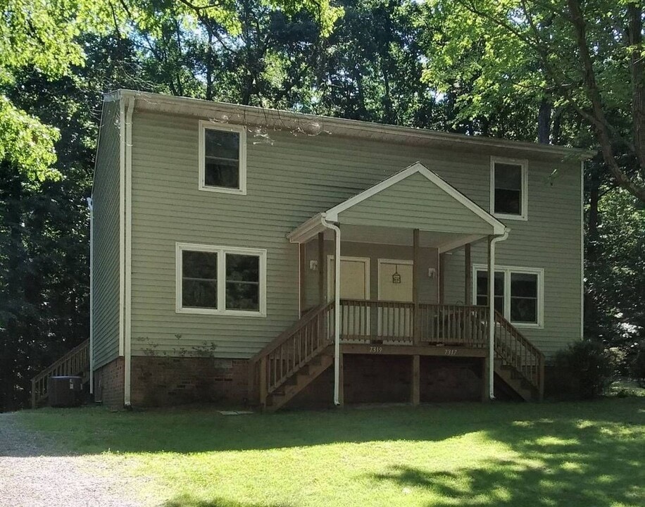 7319 John Elizabeth Pl in Prince George, VA - Building Photo