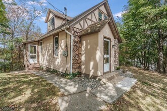 10 Summit Ave in Newton, NJ - Building Photo - Building Photo
