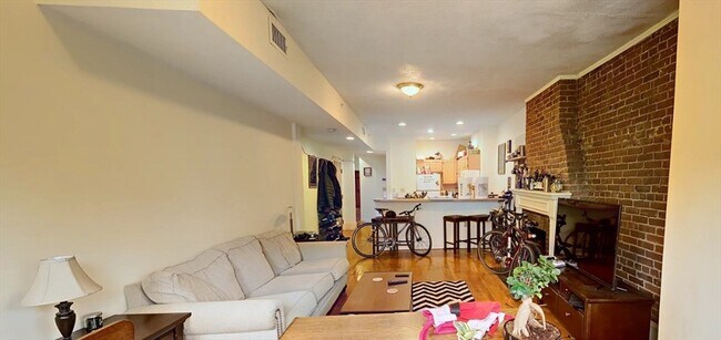 1406 Beacon St in Brookline, MA - Building Photo - Building Photo