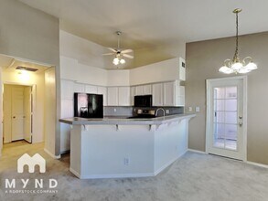 5225 W Reno Ave in Las Vegas, NV - Foto de edificio - Building Photo