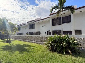 1990 Brickell Ave in Miami, FL - Building Photo